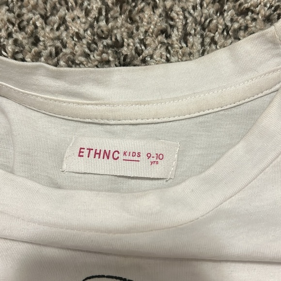 Shirt🤍 - Picture 3 of 4